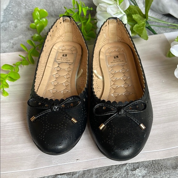 White Mountain Black Flats with Elegant Bow - Picture 1 of 5